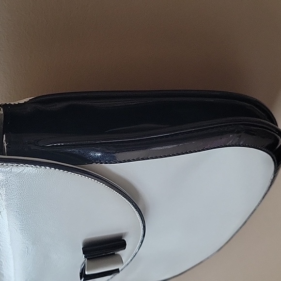 🌟Host Pick🌟Bally Vintage White Leather Crossbody with Black Bow and Black Trim - Picture 7 of 11